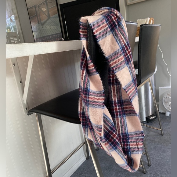 H & M Infinity Scarf - Picture 16 of 16